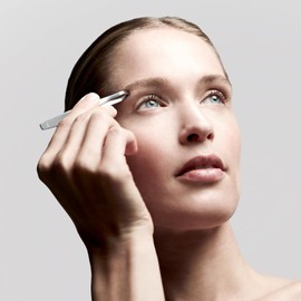 Zwilling Beauty ZWILLING Pinzette Abgewinkelt (Zupfen von Augenbrauen, angeraute, perfekt kalibrierte Spitzen, Hypoallergen), Premium, Silber, 90 mm