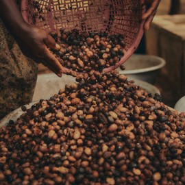 L'OCCITANE Shea Butter Cleansing Cream 125ml | Enriched with Shea Butter | Vegan & 100% Readily Biodegradable | Luxury & Clean Beauty Skin Cleanser for All Skin Types