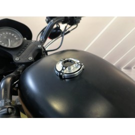 CARGLETRUE Motorcycle Gas Tank Cap CNC Aluminum Screw Vented Fit for Harley Touring Road King Dyna Softail Sportster XL 883 Black