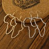 arete colgantes con diseño minimalista, diseño de mapa de África