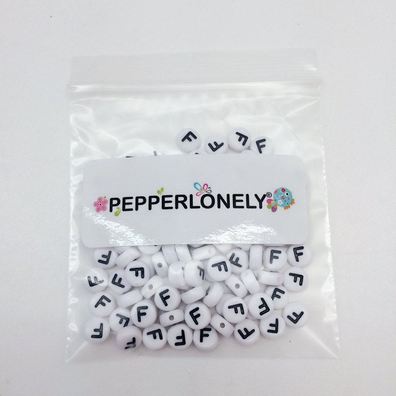 PEPPERLONELY 100 abalorio redondas planas acrílicas blancas del alfabeto "F",