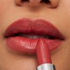 Lápiz labial MAXXIMAL de MAC Cosmetics color brick-o-la