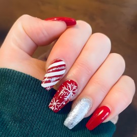 24Pcs Christmas Snowflake Square Press on Nails Medium Fake Nails Glossy Red and White Stripes Glitter Winter Xmas Design False Nails with Glue Full Cover Acrylic Nails for Woman Nail Decoration