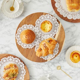 Juvale 150 Pack Round White Paper Doilies Assorted Sizes for Cake, Food, Dessert - Lace Paper Placemats for Crafts, Plates, Party Table, Wedding (6.5, 8.5, and 10.5 Inch)