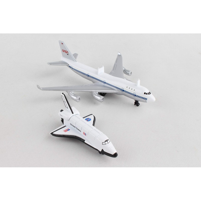 Daron Space Mission Toy Set Boeing 747 and Space Shuttle,