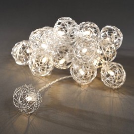 Konstsmide LED Dekolichterkette, Aluminium-Drahtkugeln, klein, 16 warm weiße Dioden, batteriebetrieben, Innen, transparentes Kabel, 3 x AA 1.5V (exkl.) - 3176-103