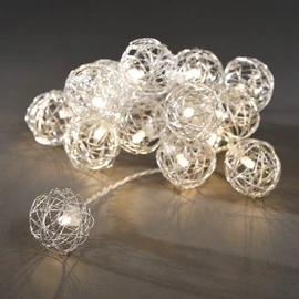 Konstsmide LED Dekolichterkette, Aluminium-Drahtkugeln, klein, 16 warm weiße Dioden, batteriebetrieben, Innen, transparentes Kabel, 3 x AA 1.5V (exkl.) - 3176-103