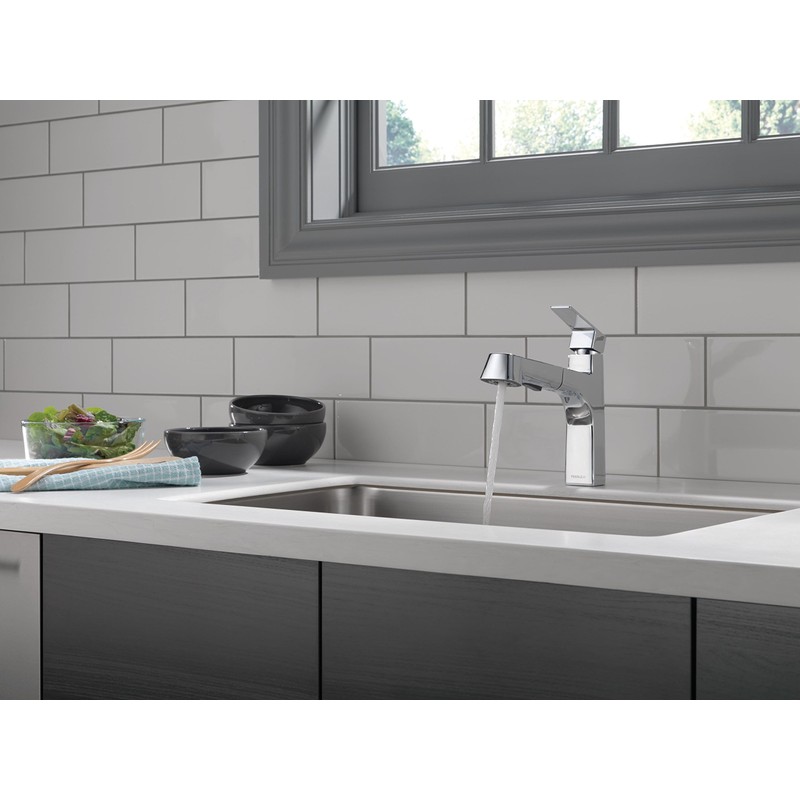 Peerless Xander Pull Out Kitchen Sink Faucet with Pull Out