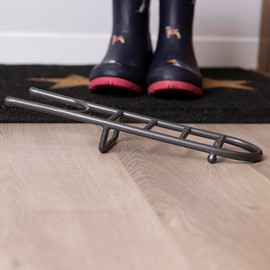 CHARLES BENTLEY Charnwood, Boot Removal, Iron Boot Jack, Indoor, Outdoor Use, 300g, Dark Grey, Freestanding, For Boots, Wellies, Wellingtons, Garden, Durable, Hands Free, Rustic (34.5x11.5x5.5cm)