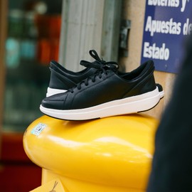 Kizik Womens Shoes: Sydney - Comfortable, Breathable, Casual Slip On Sneakers, Full Grain Tumbled Leather, Hands Free Convenience in a Timeless Style - Black W13