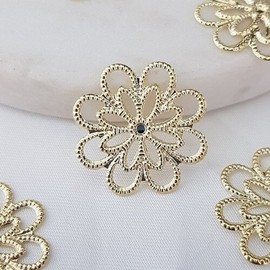 Flower petals, Hanbok, traditional metal decorations, holiday gifts, money envelopes, packaging decorations, hairpiece decorations, Hanbok headband decorations, gifts for foreigners / 꽃잎 한복 전통금속장식 명절선물 용돈봉투 포장장식 가채장식 한복머리띠장식 외국인선물