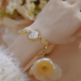 BESTKANG Elegant Women's Gold Vintage Bracelet Watch - Oval Dial Quartz Dress Watch - Waterproof Fashion Wristwatch for Women (D Gold White)