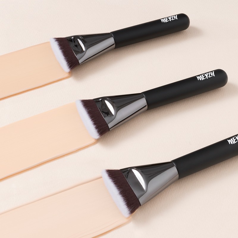 MERZY [Merge] Perfect Fit Base The Airy Fitting Foundation Brush