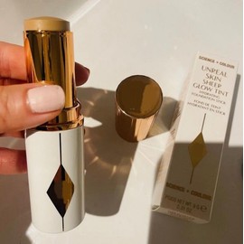 CHARLOTTE'S UNREAL SKIN SHEER GLOW TINT 5 MEDIUM