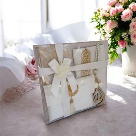 Muslim Prayer Rug, 7 in One Gift Set, Prayer Mat Surah Book, Tasbeeh, Scarf, Surah Case, Bookmark, Car Mirror Hanger, Prayer Beads,Islamic Gift for Umrah, Hajj, Wedding, Janamaz (Cream)