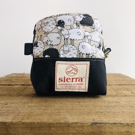 Sierra Conscious Climbing. Cube Black Sheep Climbing Magnesera | Organic Cotton | with Adjustable Belt