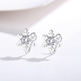 Minimalist Snowflake Ear Cuff Clip Christmas Earrings for Non Pierced Ear Women Little Hypoallergenic Cartilage Dainty Jewelry Xmas New Year Party (Silvery, One size)