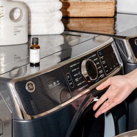 L'avant Collective Laundry Oil Fresh Linen Luxury Deep Cleaning & Powerful Odor Defense Essential Oil Fragrance Gifts Ultra Concentrated Notes of Geranium, Ylang Ylang Detergent Soap Equivalent 1oz