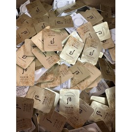 The history of Whoo Gongjinhyang Radiant White Ultimate Corrector 0.5ml x 50 Pcs