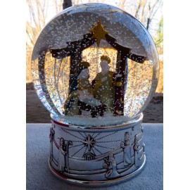 REED & BARTON Large Christmas Nativity Musical Snowglobe Snow Globe Snowdome NIB