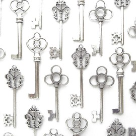 Makhry Mixed Pack of 30 Vintage Skeleton Keys in Antique Silver Pack of 30 keys (Silver)