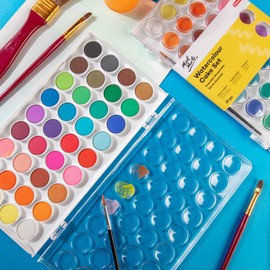 Mont Marte Watercolour Paint Set, 36 Vibrant Colours with 1 Paint Brush, Ideal for Watercolour Painting