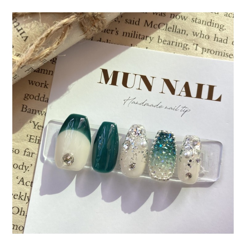 Snowy Meadow Nail Tips - Long Point / 눈내린초원 네일팁