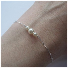 Aneneiceera Vintage Pearl Bracelet Three Pearl Bead Bracelet Pearl Chain Bracelet Boho Pearl Hand Chain Bracelet Jewelry for Women and Girls