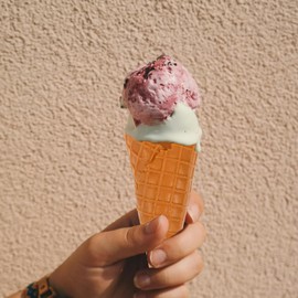 Toyvian Artificial Ice Cream Cone Fake Ice Cream Waffle Cone Realistic Artificial Ice Cream Crisp Cone Model for Photography Props Bakery Shop Window Display