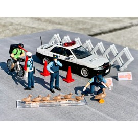 Geocore 64 1/64# Car Snap 16a Police ABS PVC Doll & Accessories (Painted and Partially Assembled) + Diecast Mini Car Set 321590