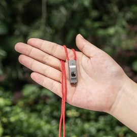 iBasingo Ti9020O - Silbato de titanio para emergencia, equipo de seguridad de supervivencia para acampar con cordón fuerte para senderismo, entrenadores, entrenamiento, llavero deportivo, herramienta