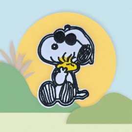 Unbranded SNOOPY JOE COOL HUGGING WOODSTOCK PEANUTS CARTOON CUTE IRON ON PATCH