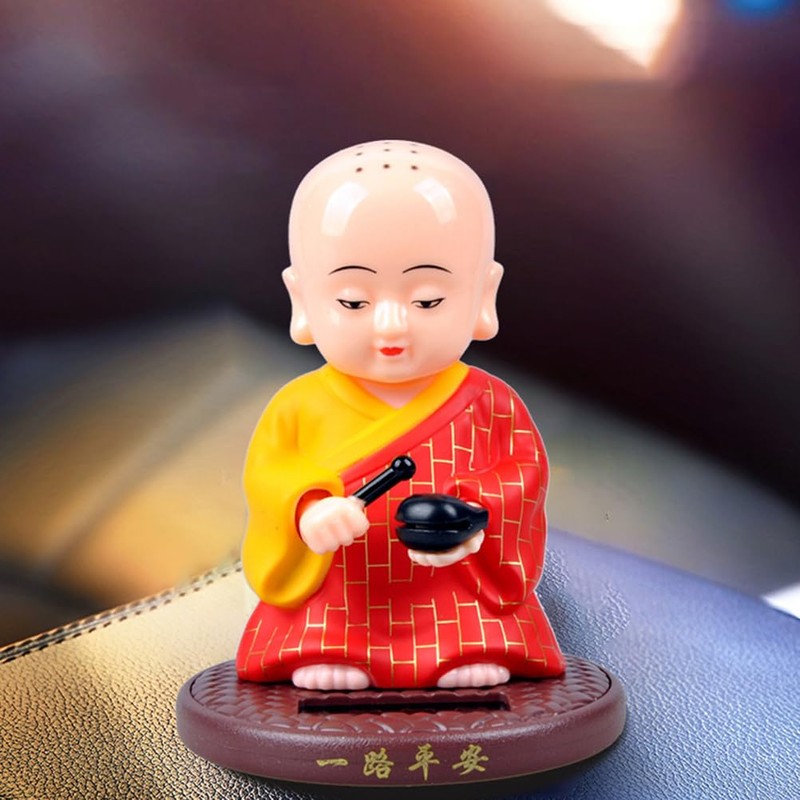 PRETYZOOM Dashboard Monk Figurine, Solar-Powered Shaking Head Monk Ornament Car
