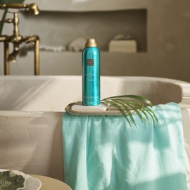 RITUALS Foaming Shower Gel from The Ritual of Karma, 200 ml - With Summery Holy Lotus & White Tea - Hydrating, Cooling Properties