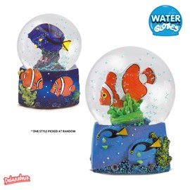 Water Globe - Reef Fish by Deluxebase. Reef Fish Snow Globe with Resin Figure and Moulded Base. Great Home Decoration, Ornaments and Gifts. (Design Selected from Clown Fish or Doctorfish)