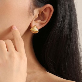 Inilbran Boho Sea Shell Earrings Gold Scallop Shell Studs Earrings Vintage Clam Seashell Earrings Minimalist Scallop Beach Shell Earrings Jewelry for Women and Girls