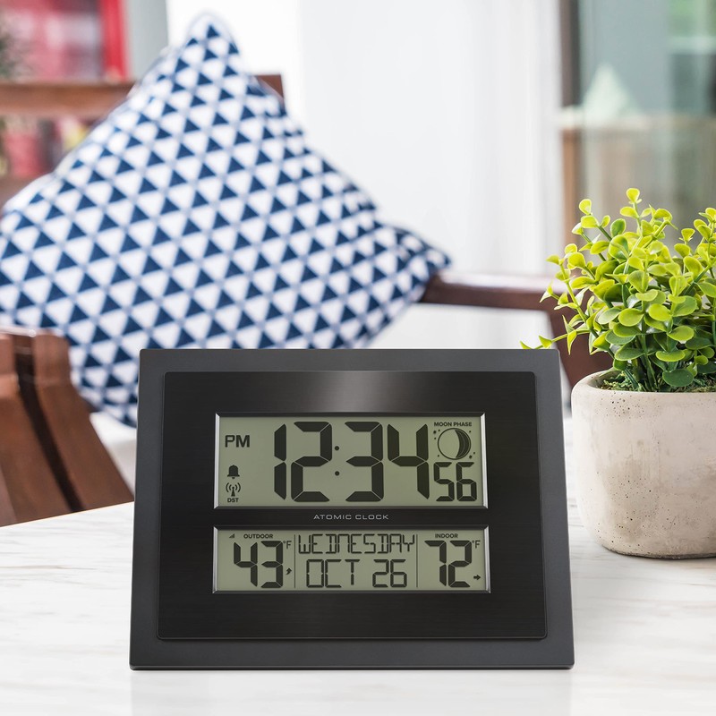 La Crosse Technology 513-75624-INT Digital Atomic Clock with Outdoor Temperature