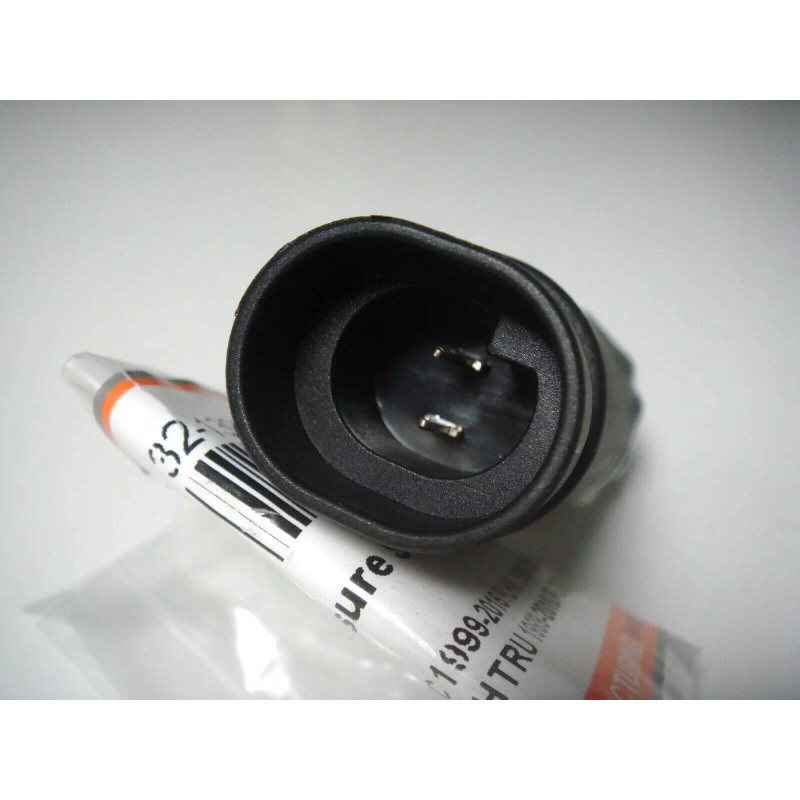 V-Twin Manufacturing Harley Oil Pressure Sensor Switch 99-16 FLHX FLHTC