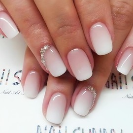 White Gradient Press on Nails 24Pcs Gel Glue on Nails for Manicure Art. Glossy Ombre Short Square Acrylic False Nails With Rhinestones Design. Crystal Full Cover Fake Nails Stick on Nails for Women