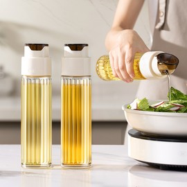 Automatic Opening & Closing Oil Bottle, Glass Oil Dispenser with Gravity Flip Cap, Leak-Proof Large Capacity Oil Pot for Kitchen, Soy Sauce, Vinegar & Seasoning Bottle 500ml