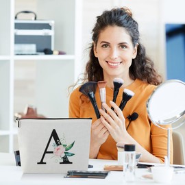 Blisswave Kosmetiktasche mit Namen, Personalisierte Kosmetiktasche von A Bis Z, Hochwertiger Metallreißverschluss, Exquisites Druckdesign, Gefüttert, Personalisierte Geschenke Frauen Mädchen (Weiß)