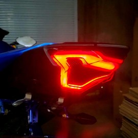 ERYUE Motorcycle Brake Lamp, LED Tail Light with Built-in Turn Signals, Replacement for Yamaha YZF R3 R25 Y15ZR MT07 FZ07 LC150