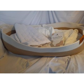 dakota Baby Nursery Moses Basket Bassinet With Mattress Pad And Covers New!
