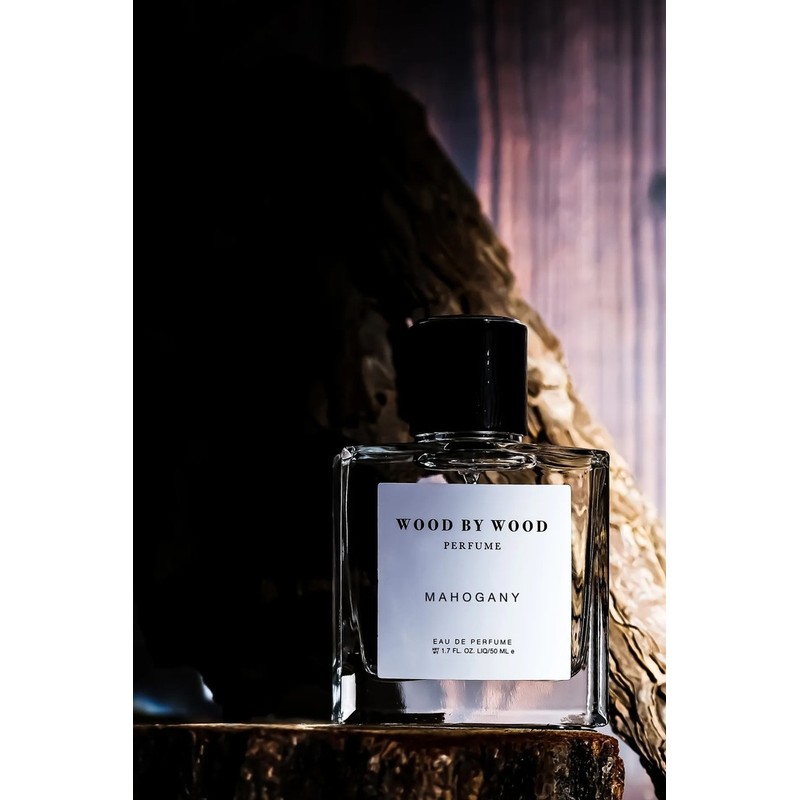 ‘Mahogany’ wood scent with a deep autumn feel / 가을의