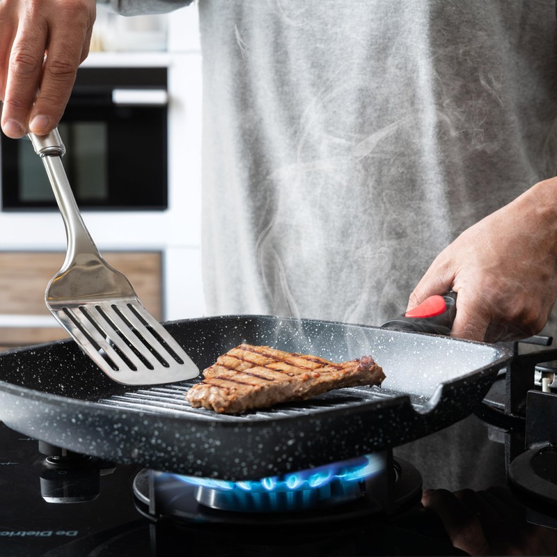Moss & Stone Square Grill Pan for Indoor Cooking, 11-Inch