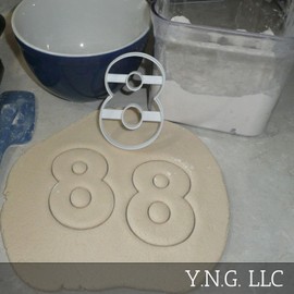 NUMBER 8 BIRTHDAY ANNIVERSARY LARGE SIZE 4 IN TALL COOKIE CUTTER MADE IN USA PR3808