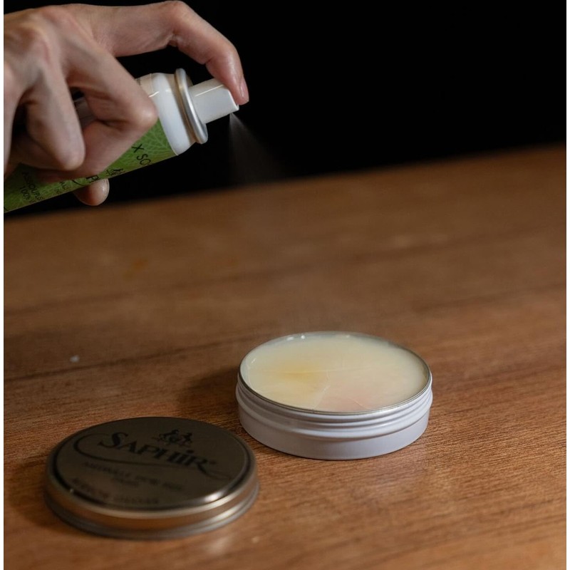 SAPHIR Médaille D’Or Plant Based Wax Softener Renews Dried Wax