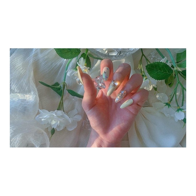 Yellow twinkle butterfly handmade nail tip✨ - Stiletto / 옐로우