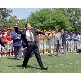 RONALD REAGAN THROWING FIRST PITCH WHITE HOUSE BASEBALL GAME 8X10 FRAMED PHOTO