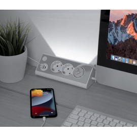 revolt Mehrfachstecker: 3-fach-Steckdose mit LED-Nachtlicht, 1x USB A QC, 1x USB C PD, weiß (3fach Steckdose, Steckdosenleiste Ecke, Überspannungsschutz)